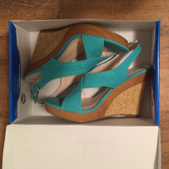 Velvety Seafoam Green Wedges - Picture 2 of 3