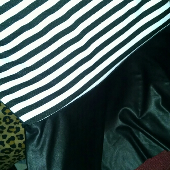 🌻 Black & white top🌻 - Picture 2 of 4