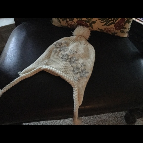 Snowflake Winter hat - Picture 3 of 3