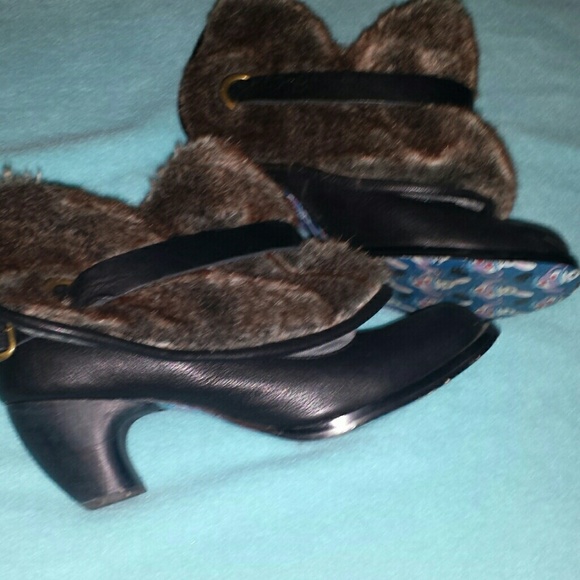 Short heeled fur boots - Picture 2 of 3