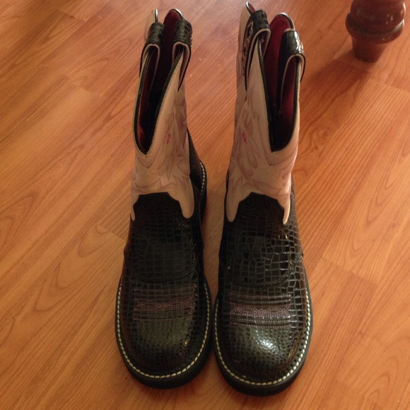 Ariat cowgirl boots. Offers accepted