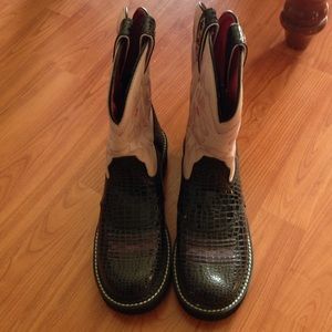 Ariat cowgirl boots. Offers accepted