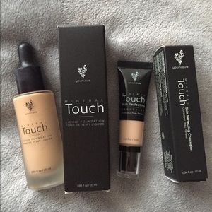 Younique Taffeta Touch & Scarlet Concealer