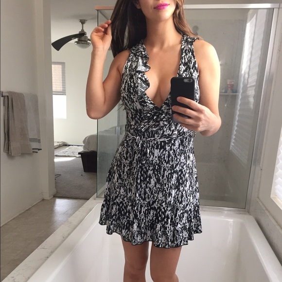 Black & White Wrap Dress w/ Tie - Picture 2 of 3