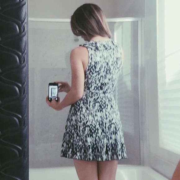 Black & White Wrap Dress w/ Tie - Picture 3 of 3