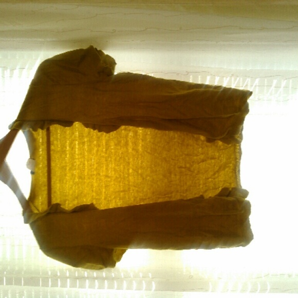 Short sleeve ruffled top