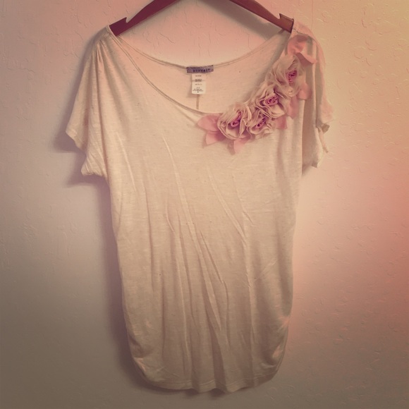Flower detail beige top - Picture 1 of 4