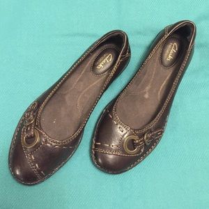 Clarks brown flats size 7