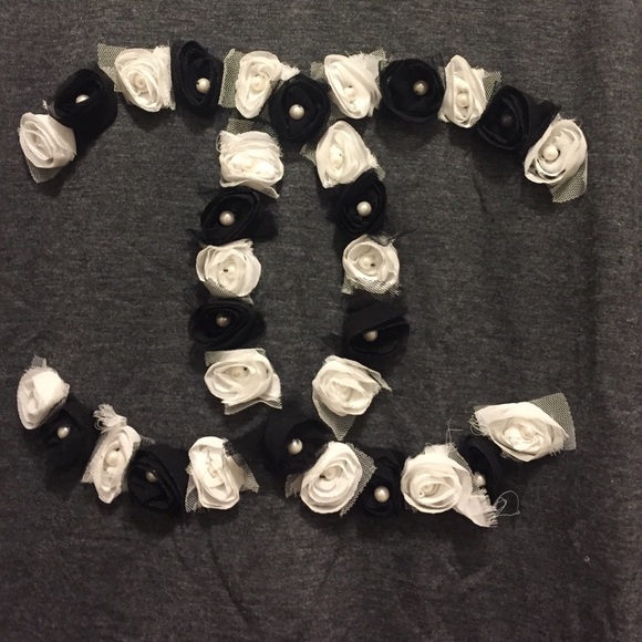 Flower embellished long sleeve tee - Picture 2 of 3