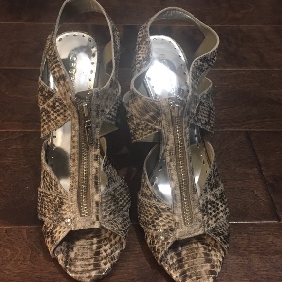 New! BCBGirls Snakeskin zip sandal size 10