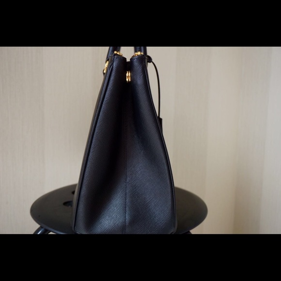 (Sold on Mercari)Prada Saffiano double zip tote💗 - Picture 3 of 4