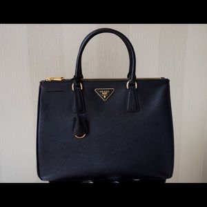 (Sold on Mercari)Prada Saffiano double zip tote💗