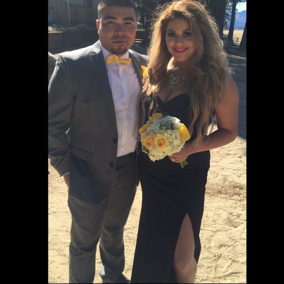 Black Gown (worn once) - Picture 4 of 4