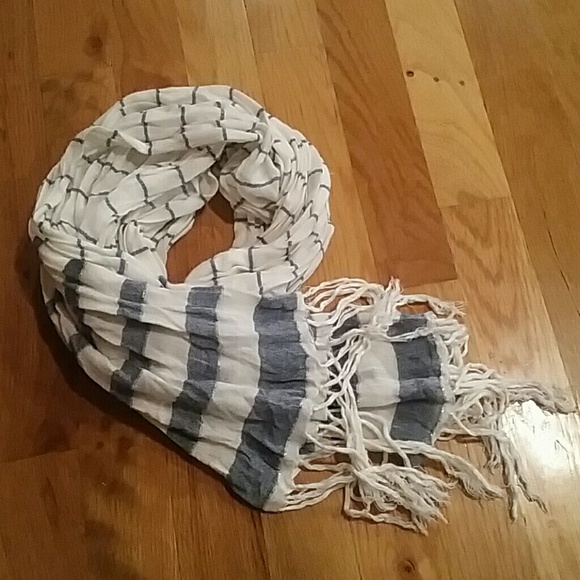 4 SCARF BUNDLE! - Picture 4 of 4