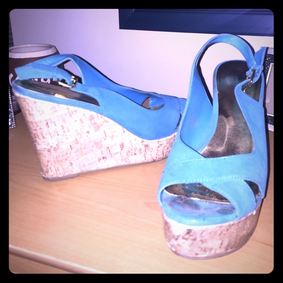 Moving!! Teal wedges with cork bottom!
