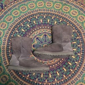 Short Gray Uggs