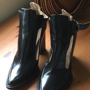 Heeled pumps "side slits"