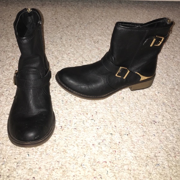 Ankle boots. NWOT.