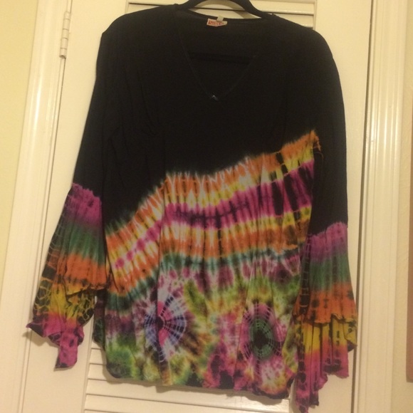 Super cute flare sleeve **** sold