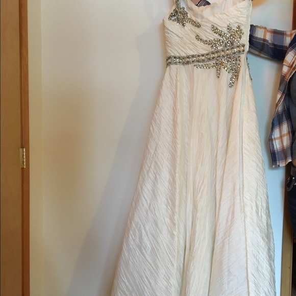 Dress - Picture 2 of 4