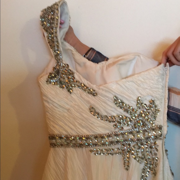 Dress - Picture 4 of 4