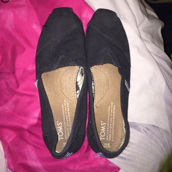 Black TOMS!