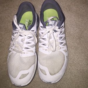 White nike 5.0 free runs