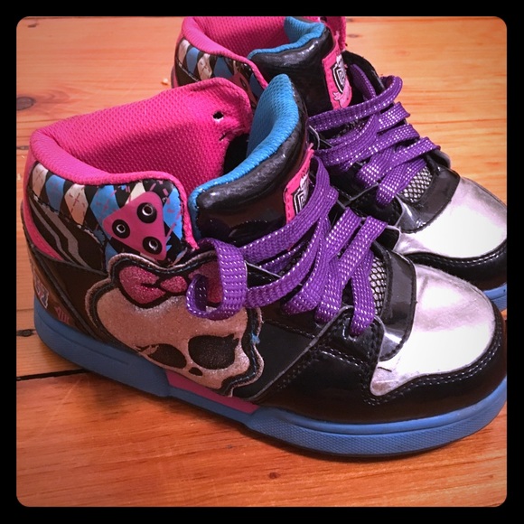 Monster High sneaks size 1 girls