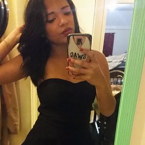 Meet your Posher, Layra