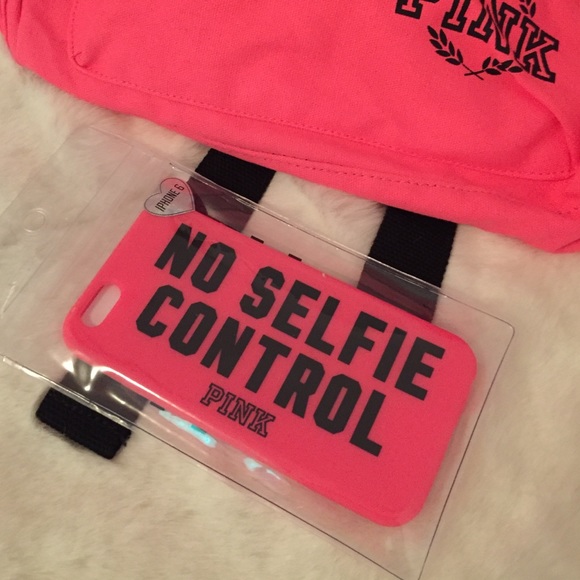 💥SOLD💥VS Pink On The Go Bundle - Picture 3 of 4