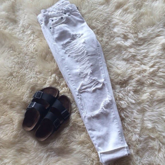 White boyfriend jeans