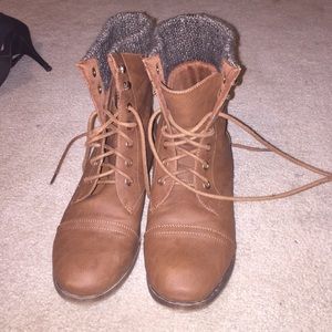 Combat boots