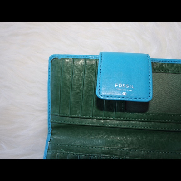 Fossil Handbags - ⚡️SALE⚡️Fossil Sydney Tab Wallet