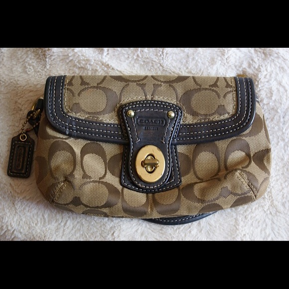 AUTHENTIC Coach large wristlet with bag