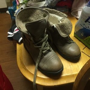 Roxy boots 6.5