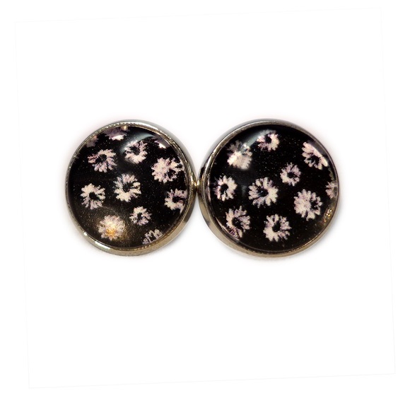 Handmade Jewelry - Black & White Daisies Earrings