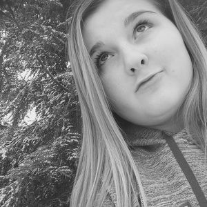 Meet your Posher, Brittney