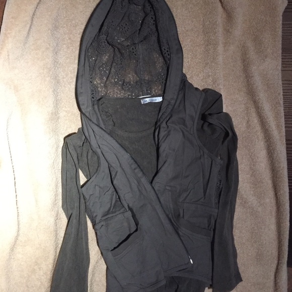 Sleeveless part lace vest with sheer long sleeve - Picture 1 of 4