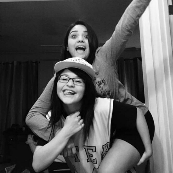 Meet your Posher, Misty - Picture 3 of 3