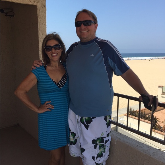 You Deserve Fabulous Fashion at a Reasonable Price - Picture 2 of 4