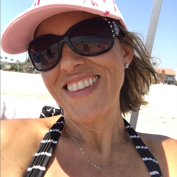 You Deserve Fabulous Fashion at a Reasonable Price - Picture 4 of 4