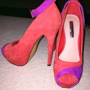 ⚡️SALE⚡️NEW Sz 5 H by Halston Suede Pumps