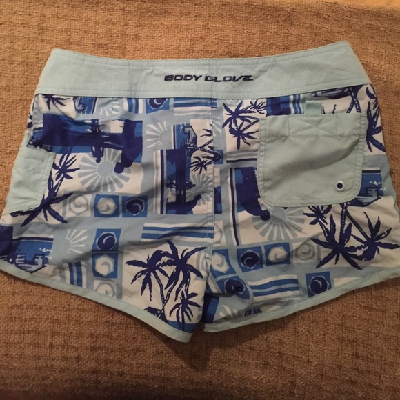 Shorts - Picture 2 of 3