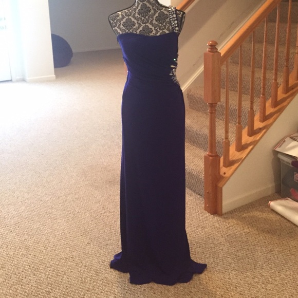 Blue strapless formal Gown
