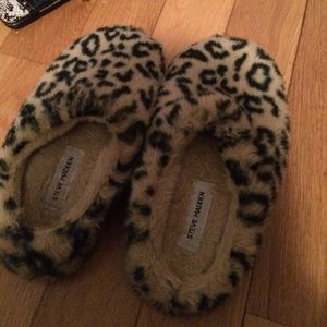 Steve Madden slippers