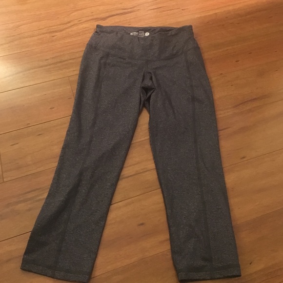 Old Navy Grey Cropped Active Legging XS