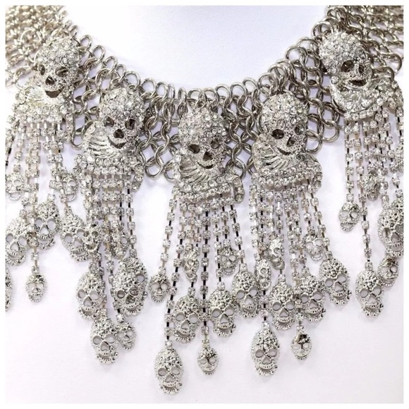 D29 Silver Crystal Dangling Skull Necklace - Picture 2 of 4