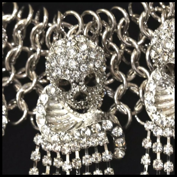 D29 Silver Crystal Dangling Skull Necklace - Picture 3 of 4