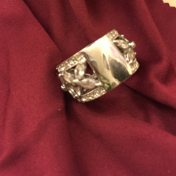 🌹🌹Gorgeous RING 🌹🌹 - Picture 2 of 4