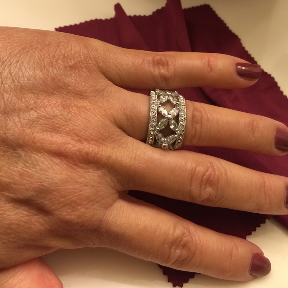 🌹🌹Gorgeous RING 🌹🌹 - Picture 4 of 4